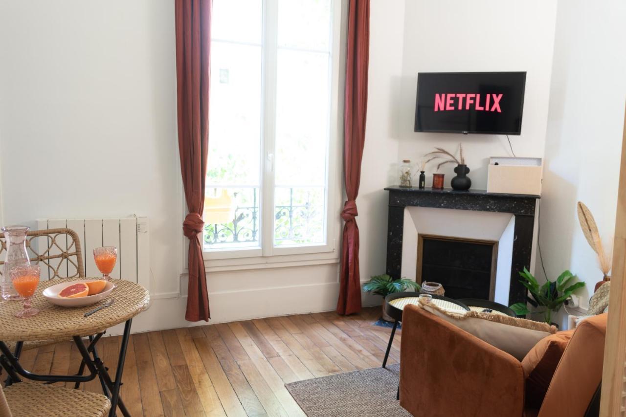 Cosy et comfort studio équipé à Clichy 5 min Métro Exterior foto